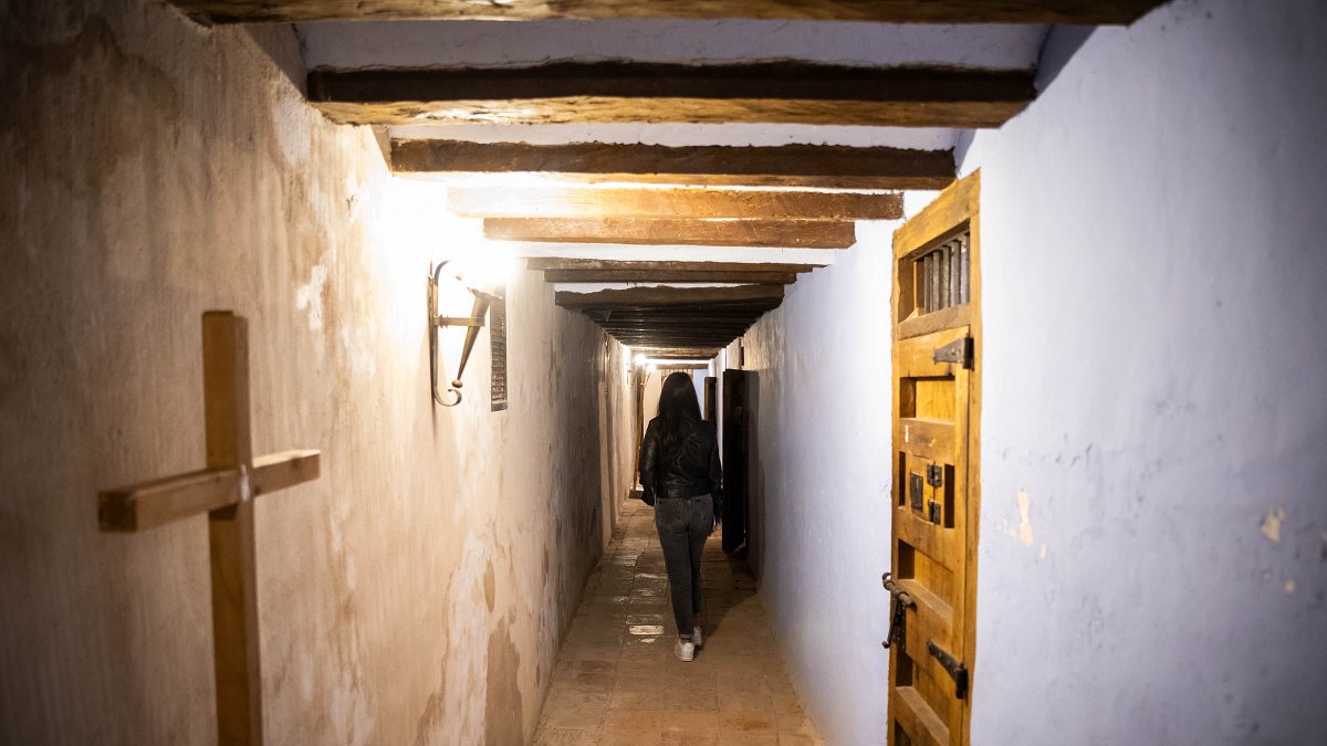 Pasillo por el que se accede a las distintas celdas.