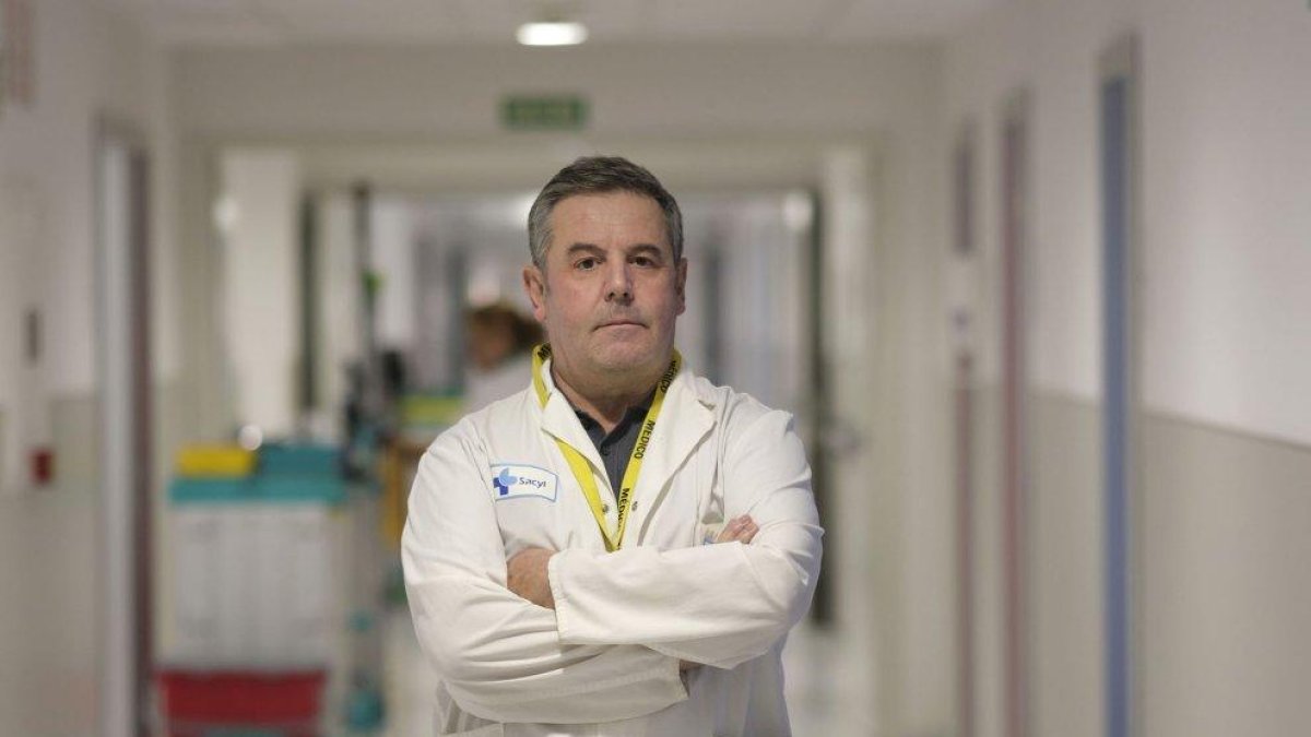 El médico especialista en Traumatología y Cirugía Ortopédica en el CAUSA, Juan Francisco Blanco Blanco.