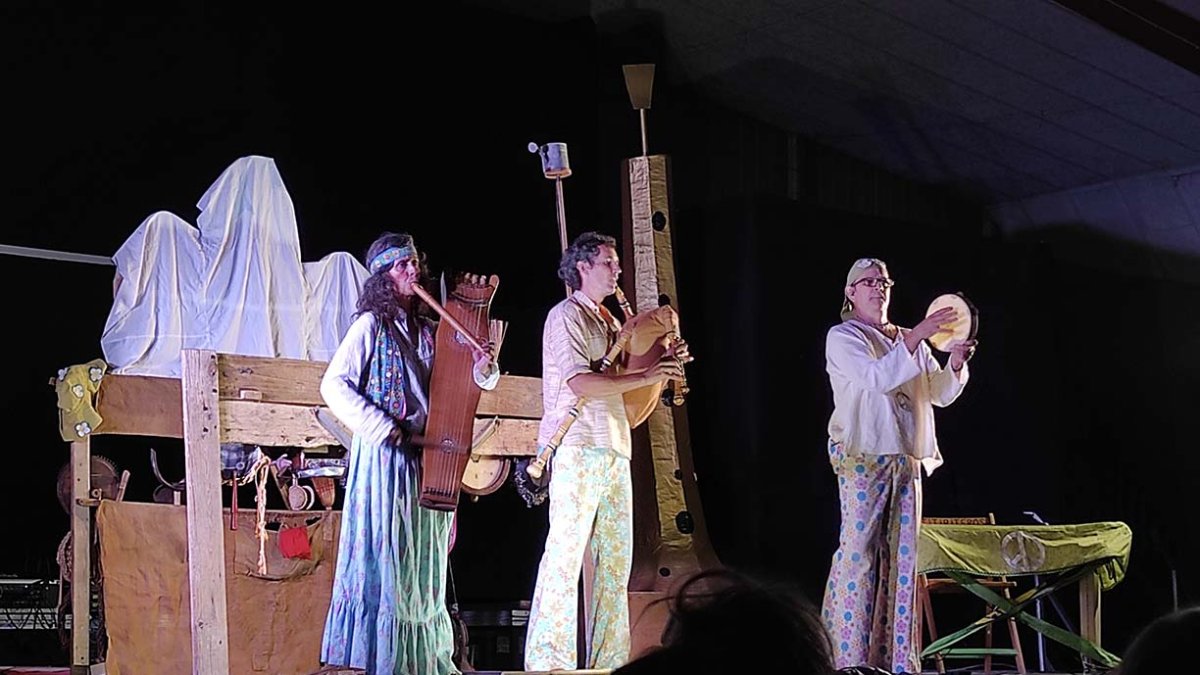 Actuación de uno de los grupos de ediciones anteriores.