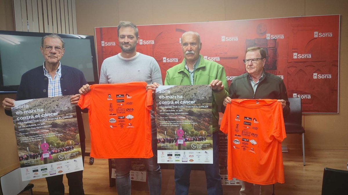 De izda a dcha, Carazo, Salvador, Serrato y Aguarón presentan el XII Camino por Soria Contra el Cáncer.
