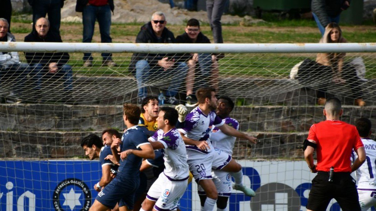 El Numancia logra en Luanco su primera victoria como visitante.
