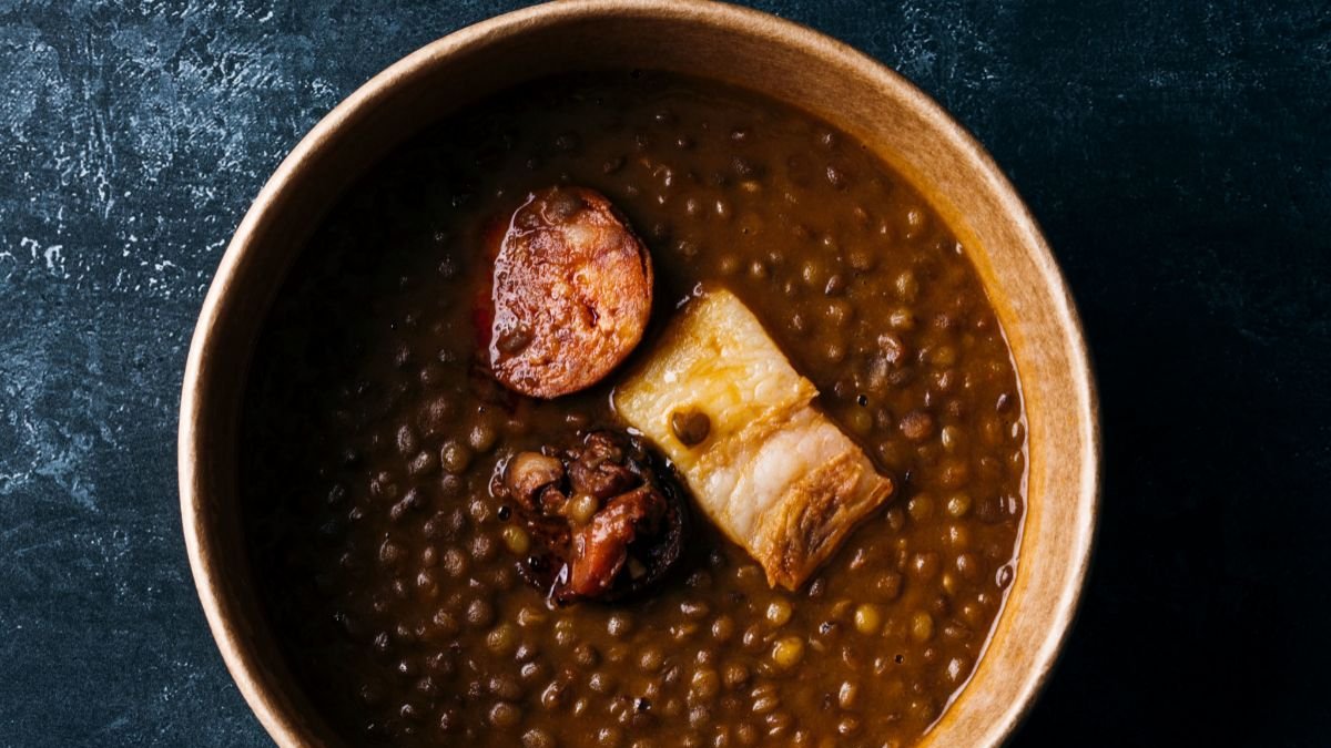 Imagen de un plato de lentejas con ayuda de la IA.
