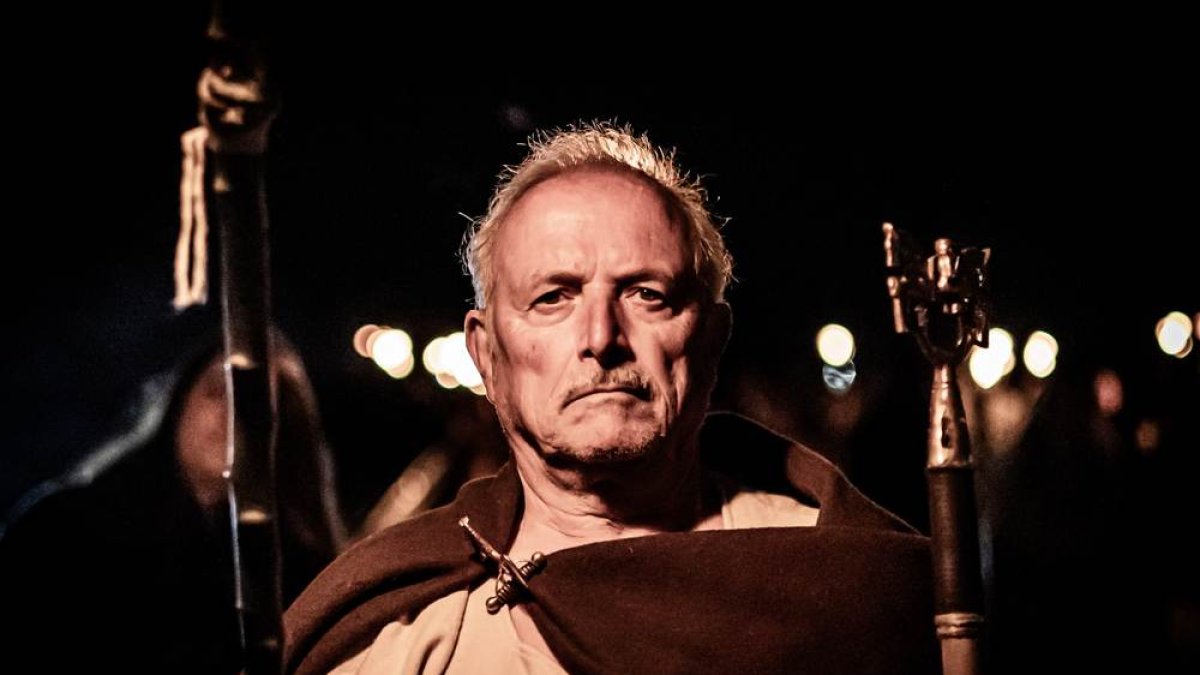 El acto marca el paso del mundo de la luz al de la oscuridad