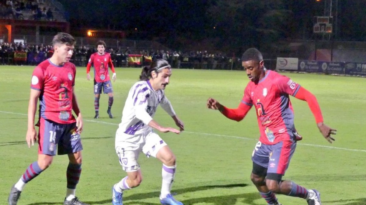 El Numancia empataba a cero la pasada temporada en el campo del Ávila.