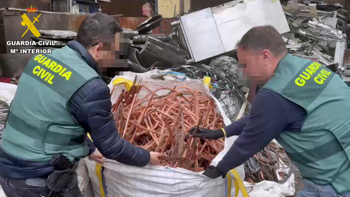 18 detenidos por más de 30 robos de cobre por valor de 1,7 millones de euros por todo el país.