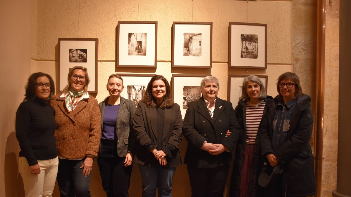Inauguración de la exposición de fotografías de Casiano Alguacil en el Archivo Histórico Provincial.
