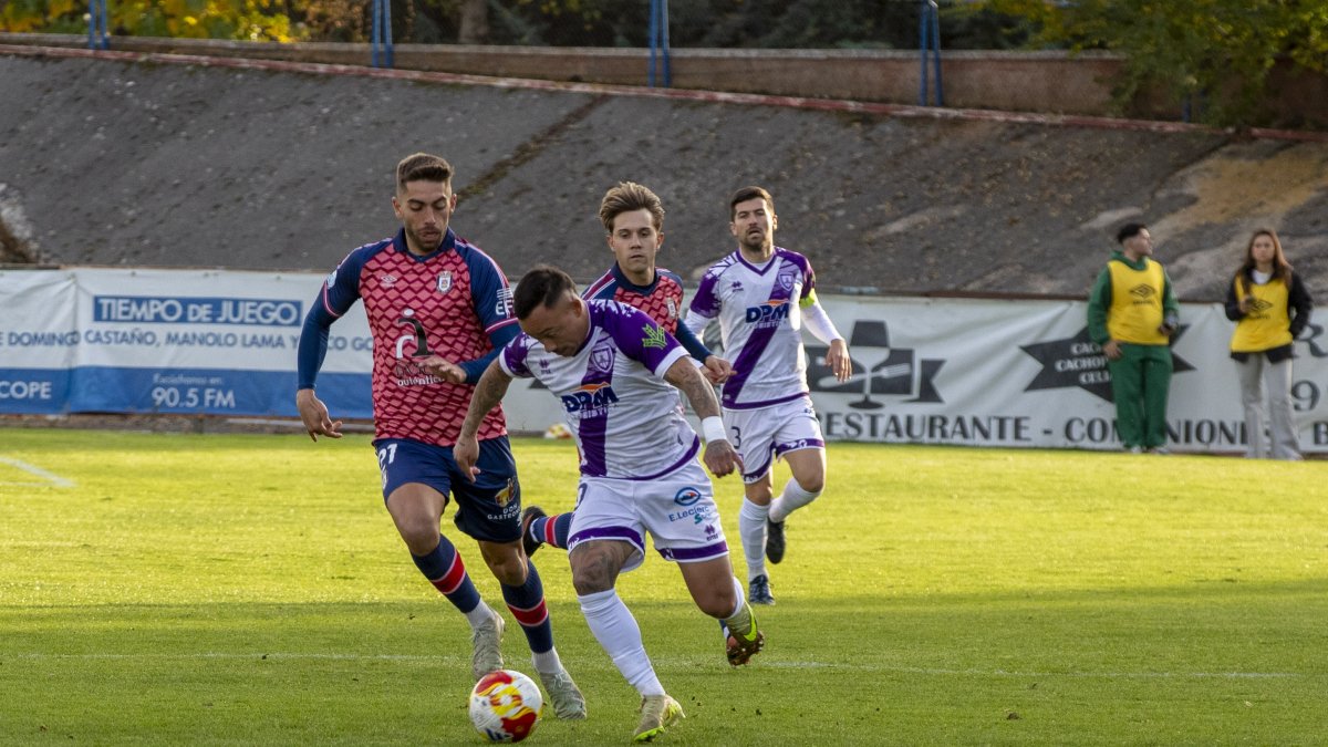 Juancho tuvo la mejor ocasión del Numancia con un disparo que paró el meta local.