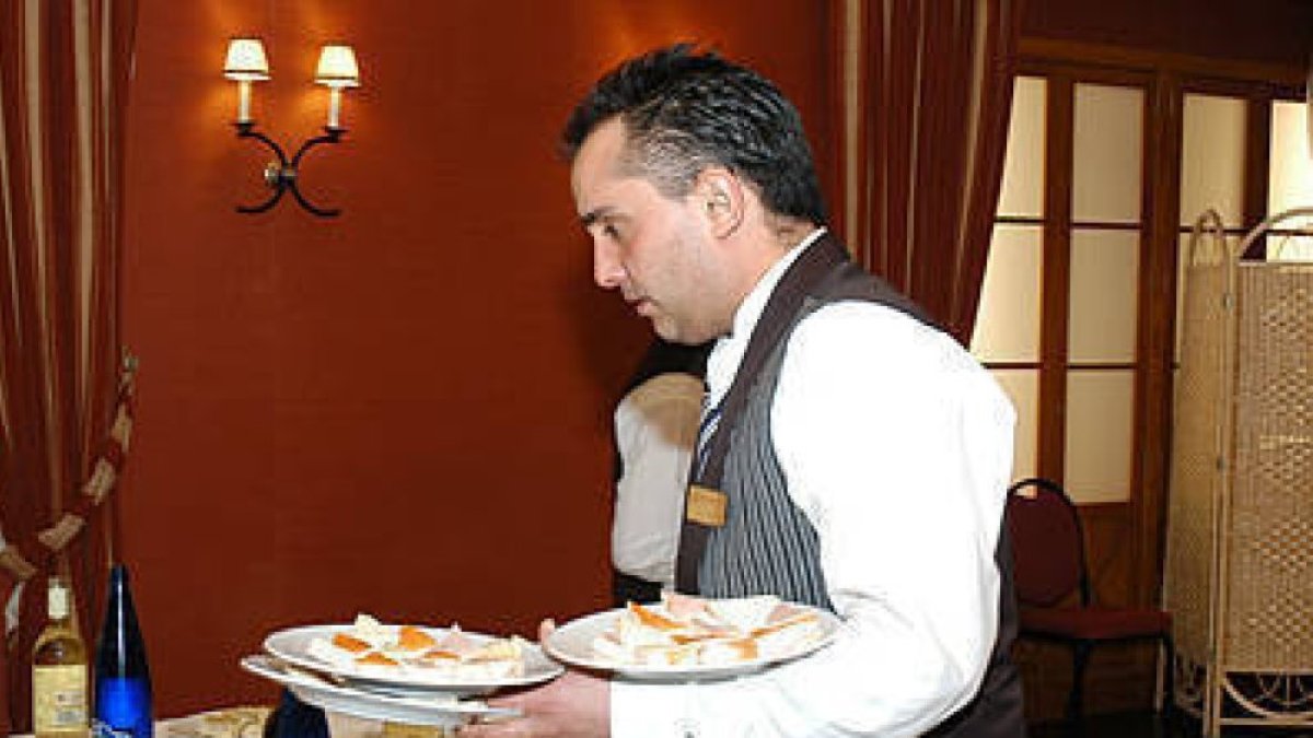 El de hostelería es uno de los convenios que habrá que negociar.