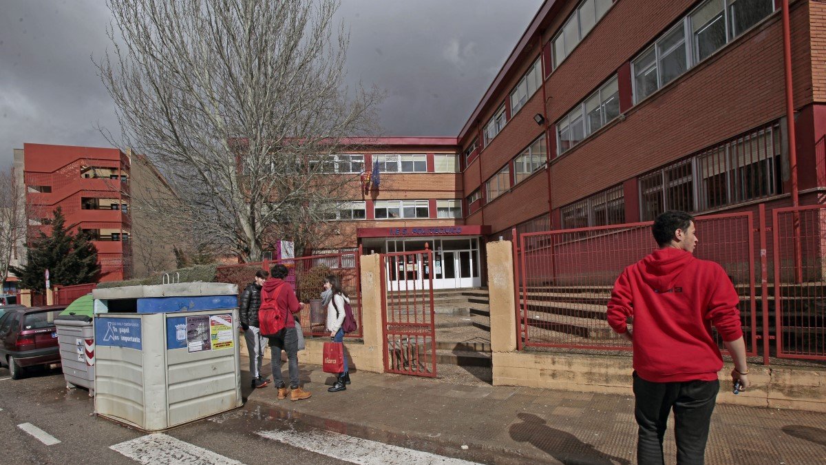 Calle Fuente del Rey, donde se ubica en Instituto Politécnico.