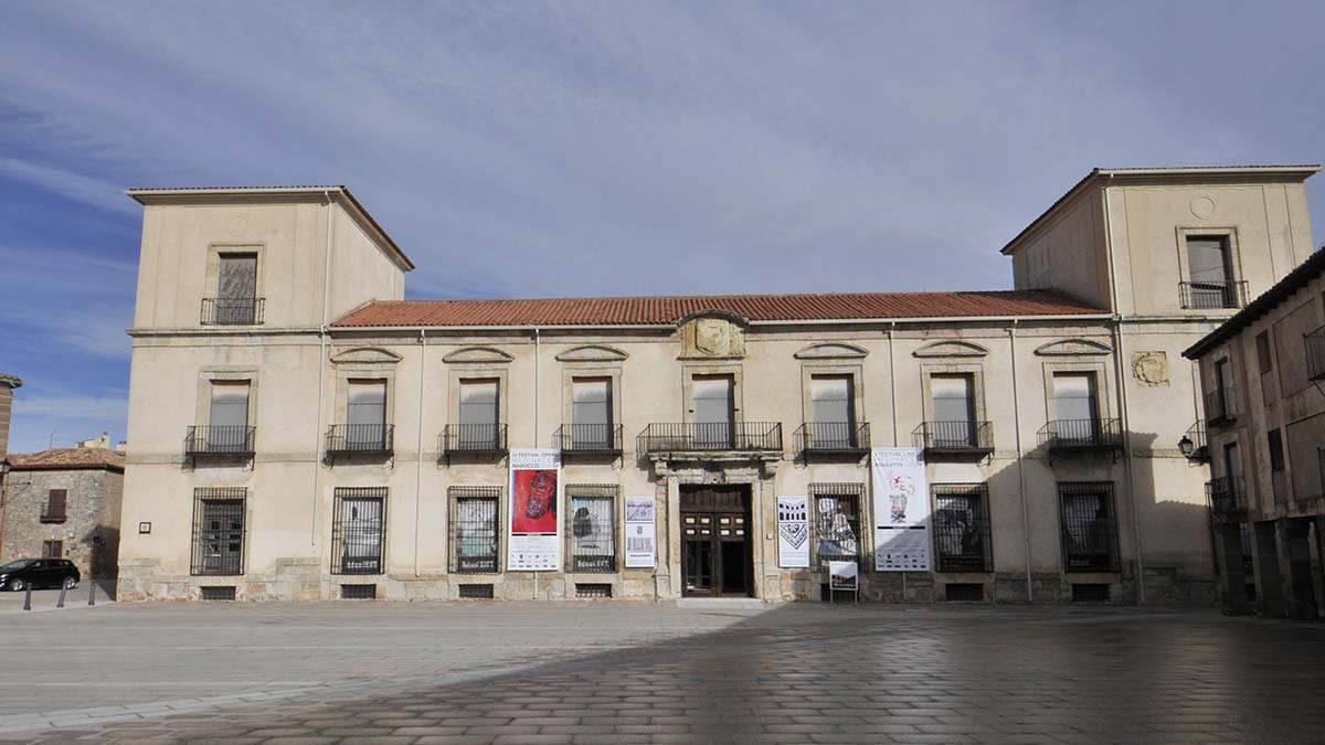 Fachada del Palacio Ducal en Medinaceli (Soria).
