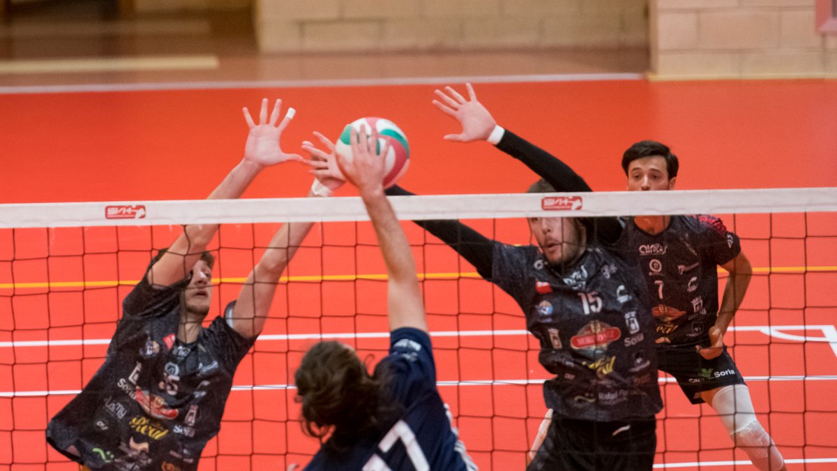 El bloqueo desequilibró el partido a favor del Moreno Sáez Sporting en el quinto set.