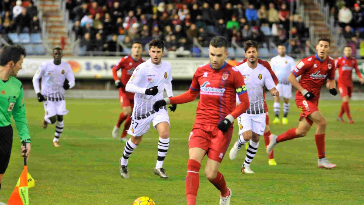 Julio Álvarez en la victoria por 2-0 del Numancia en Los Pajaritos ante el Mallorca en febrero de 2016.