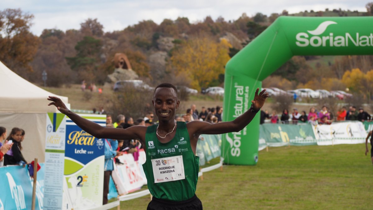 Kwizera supera la línea de llegada como ganador en Valonsadero.