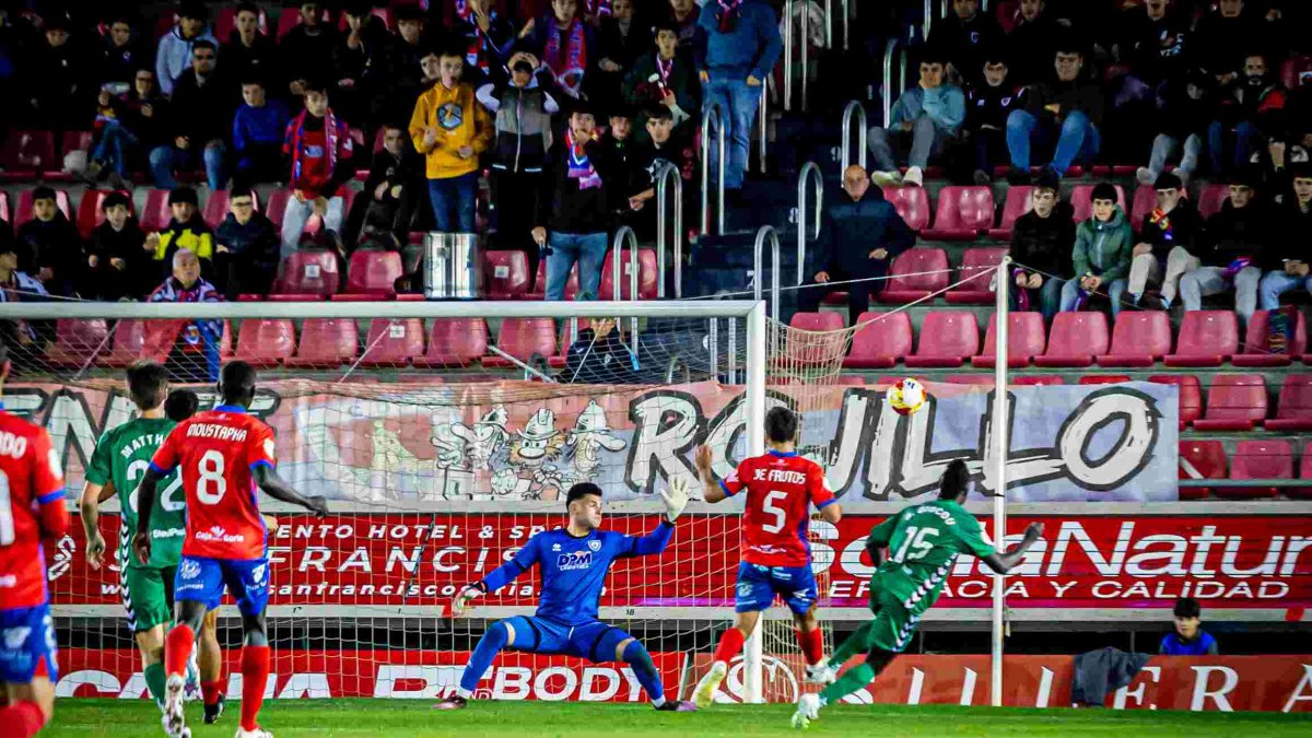 El Numancia ha mejorado notablemente su rendimiento defensivo con Ángel Rodríguez en el banquillo.