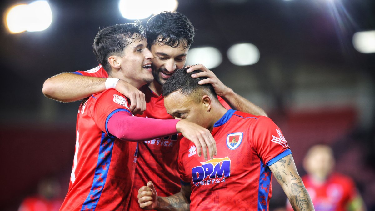 Los jugadores del Numancia celebran un gol en Los Pajaritos.