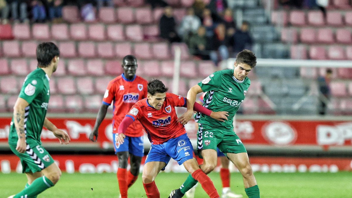 El Numancia recibe al Coruxo en Los Pajaritos.