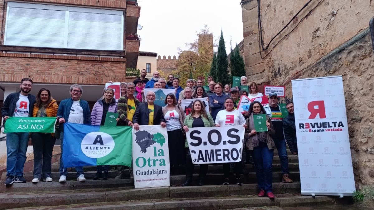 Foto de familia de los participantes en la Asamblea de la España Vaciada