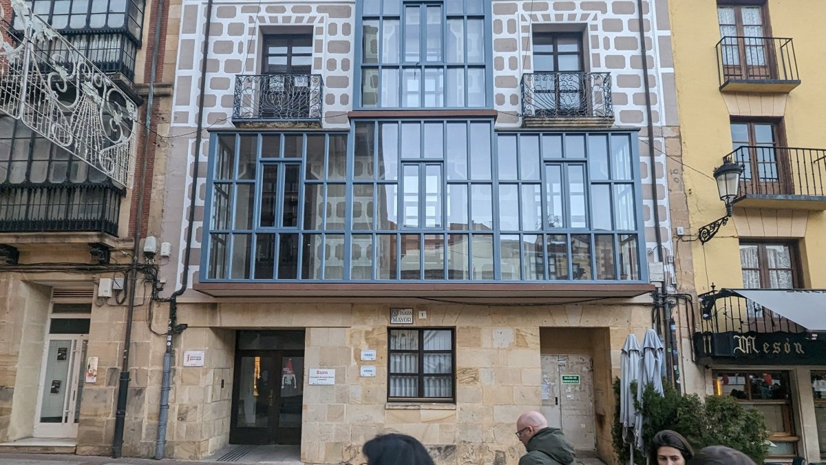 Edificio de los servicios sociales municipales, en la plaza Mayor.