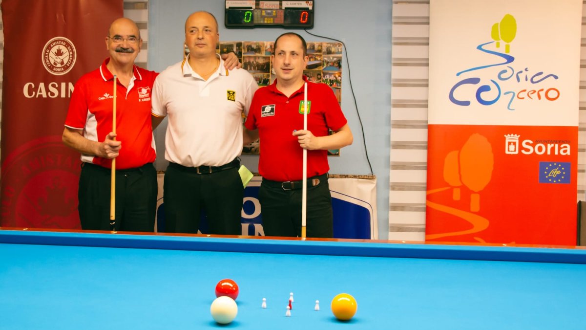 Los jugadores Camarero, Dambra y Cortes.