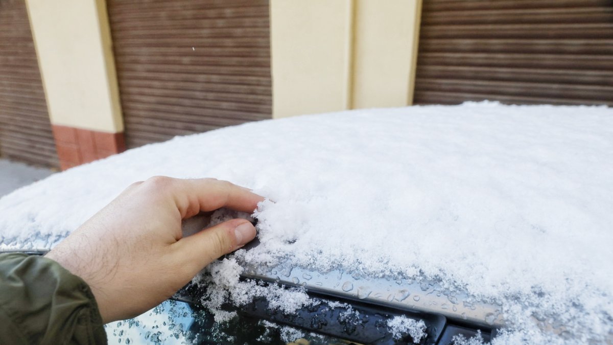La nieve ha hecho su presencia en la provincia y son varias las vías con incidencias a la hora de circular.