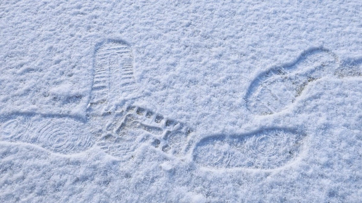 La nieve no deja grandes espesores pero sí aparece en los puertos del norte de Soria.