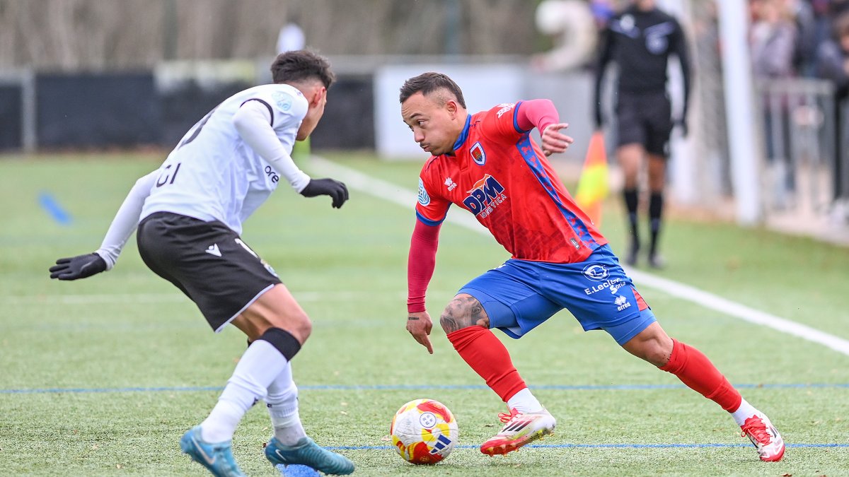 Juancho en un lance del juego en el partido en Castañares ante el Burgos Promesas.