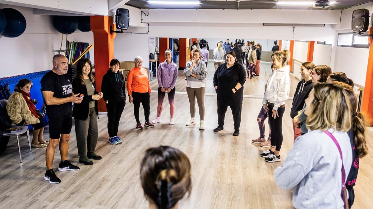 Participantes en el taller de Golmayo junto al instructor y Laura Prieto.