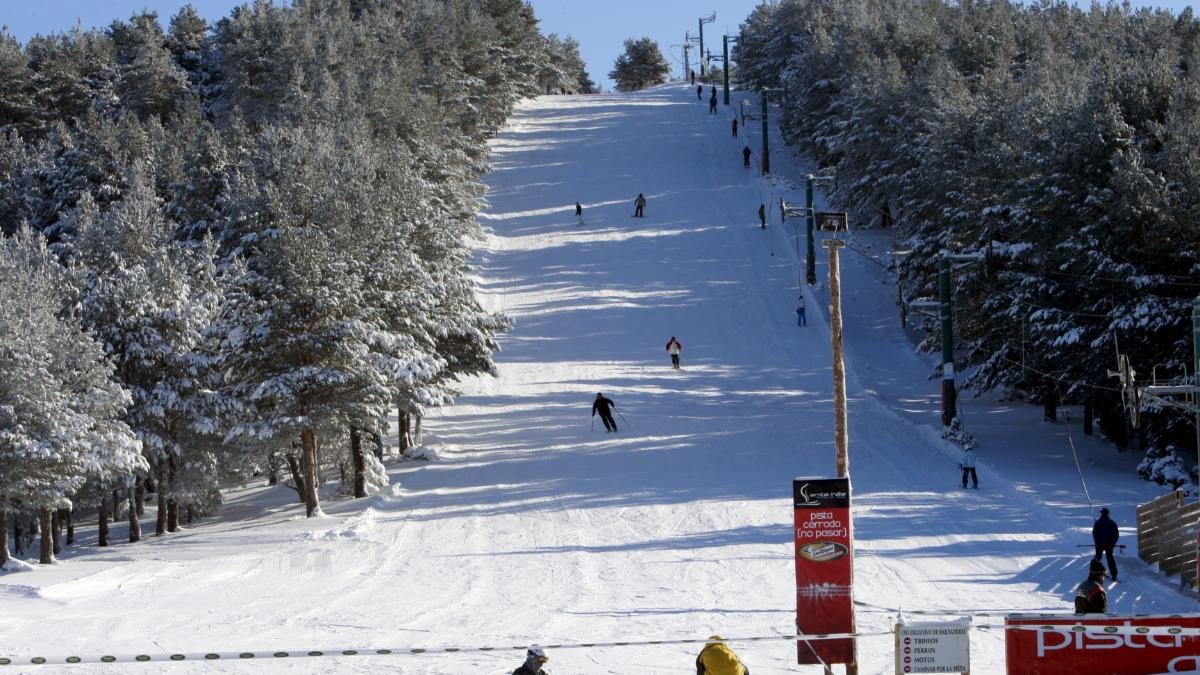 Una de las pistas en una imagen de archivo del punto de nieve Santa Inés.