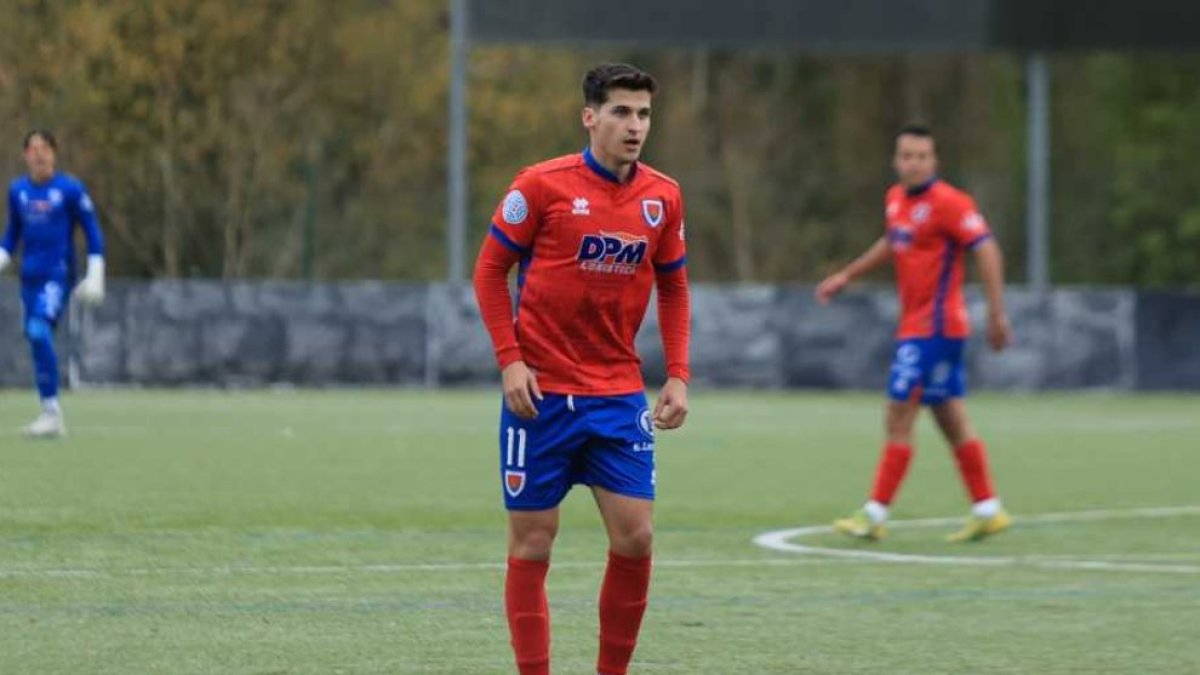 Héctor Peña en el momento de sufrir la lesión el pasado sábado. ROHICU