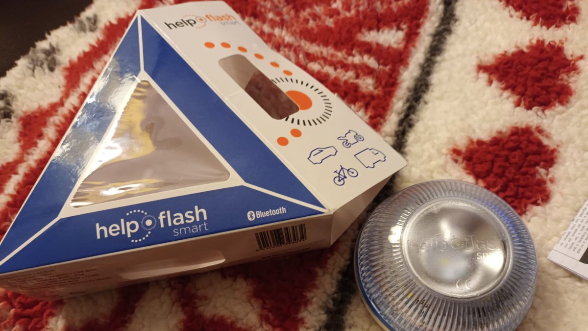 Una baliza V16 geolocalizable.