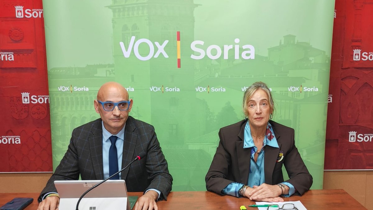 Fernando Castillo y Sara López en rueda de prensa 6 de noviembre