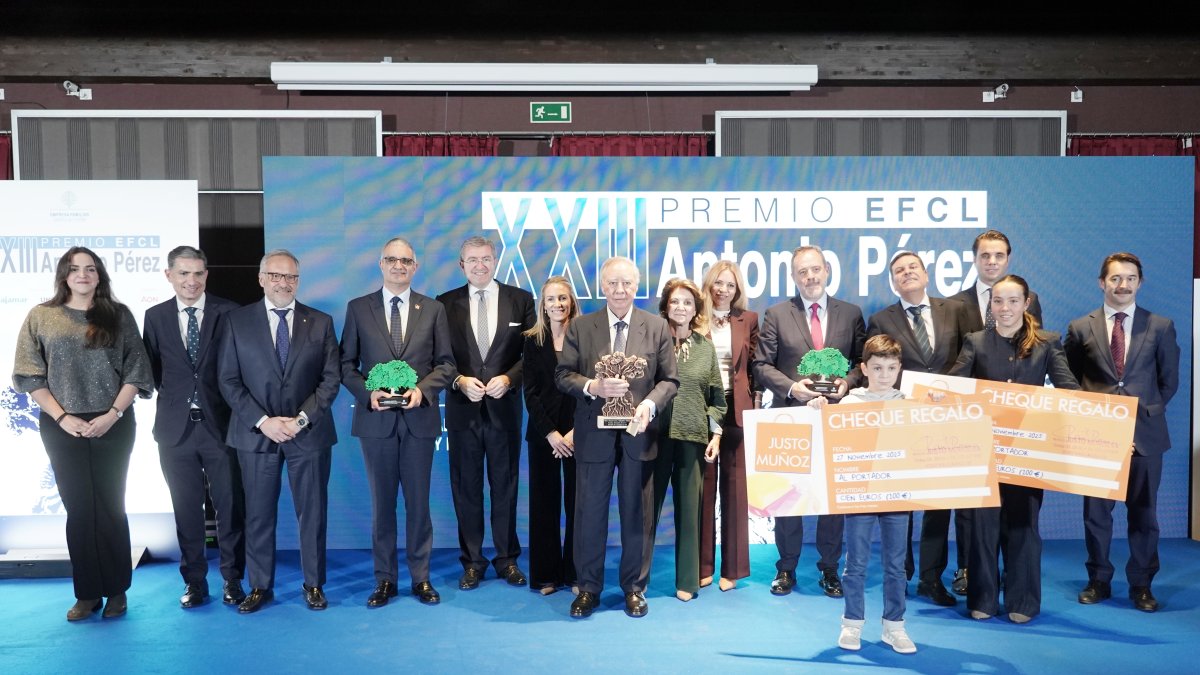 Foto de familia de los galardonados por Empresa Familiar el con su XXIII Premio ‘Antonio Pérez’