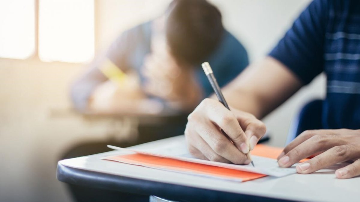 Archivo - Imagen de archivo de un examen.