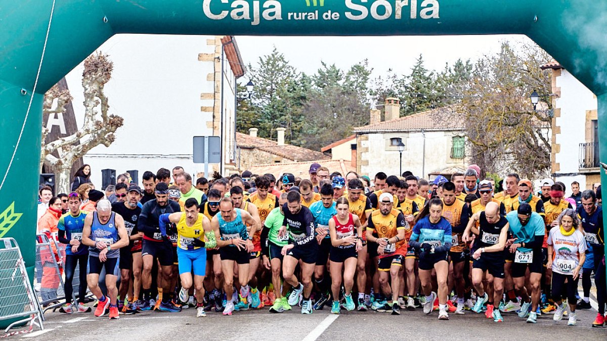 Salida de la prueba absoluta de la novena edición de la carrera Cerco a Numancia.
