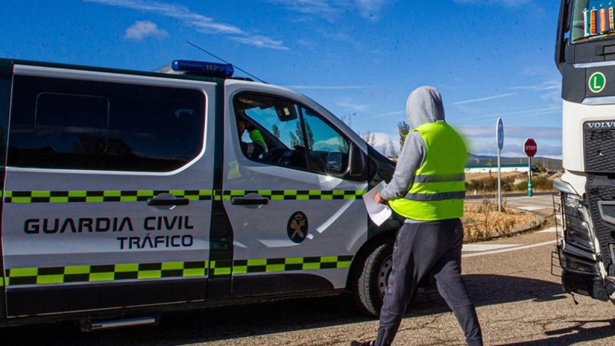 Furgón de la Guardia Civil de Tráfico.