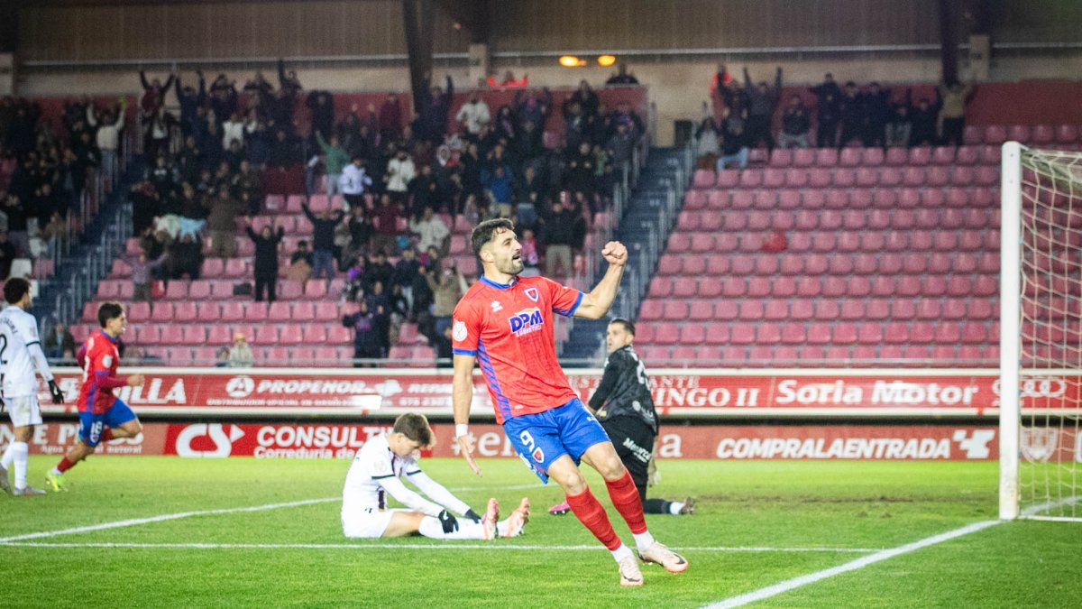 Jony quiere seguir con su racha de goles para llevar al Numancia al liderato.