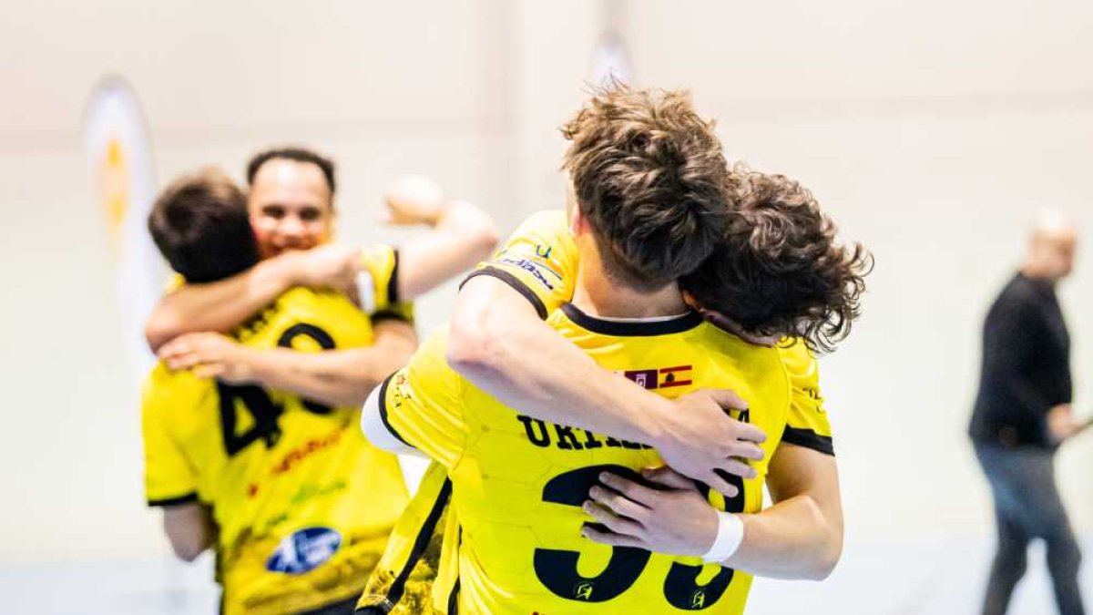 Los jugadores del Balonmano Soria quieren celebrar una nueva victoria en Málaga.