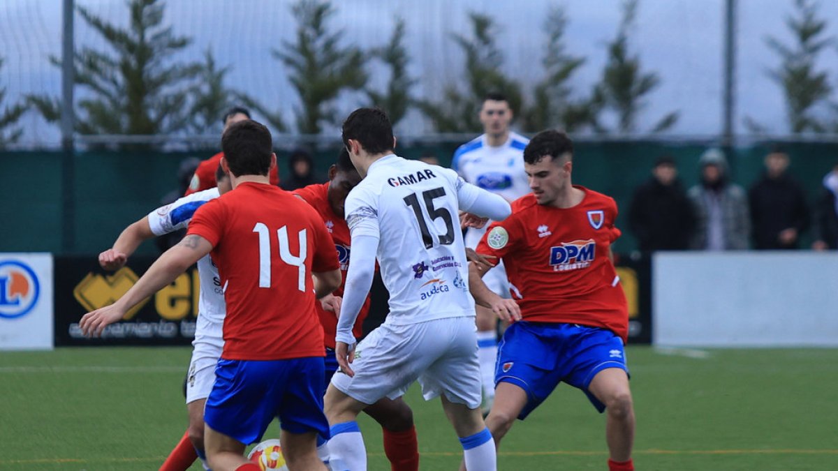Imagen del derbi soriano de Tercera jugado en la Ciudad Deportiva.