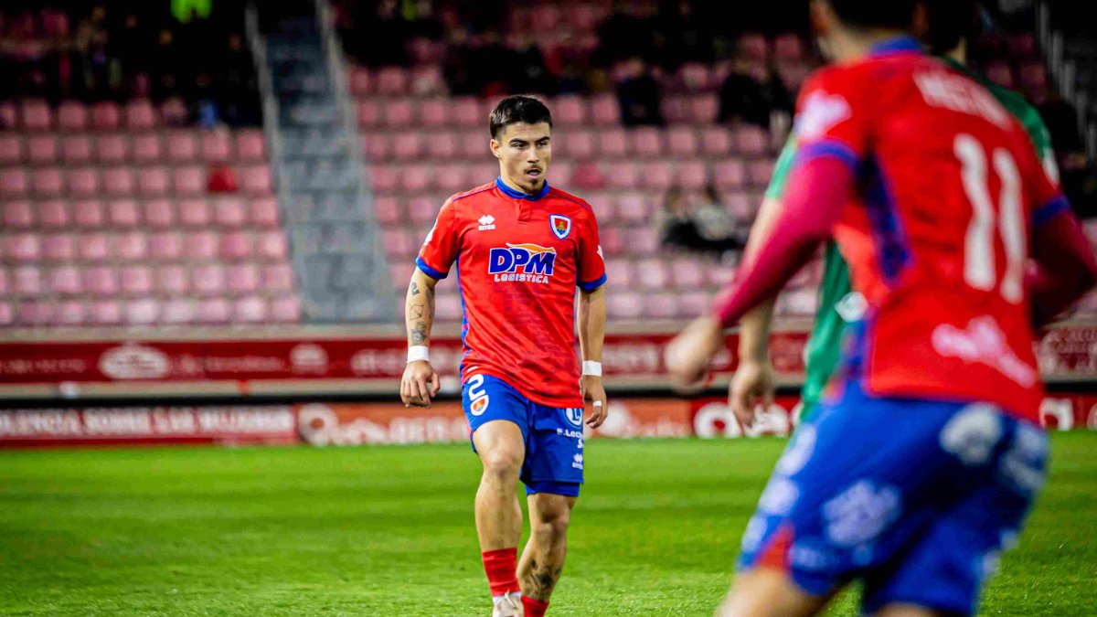 Marcos Sánchez será titular en el costado derecho de la defensa numantina.