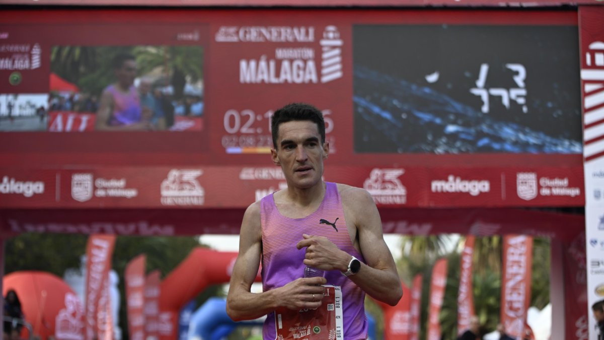 Daniel Mateo en el momento de finalizar los 42 kilómetros en Málaga.