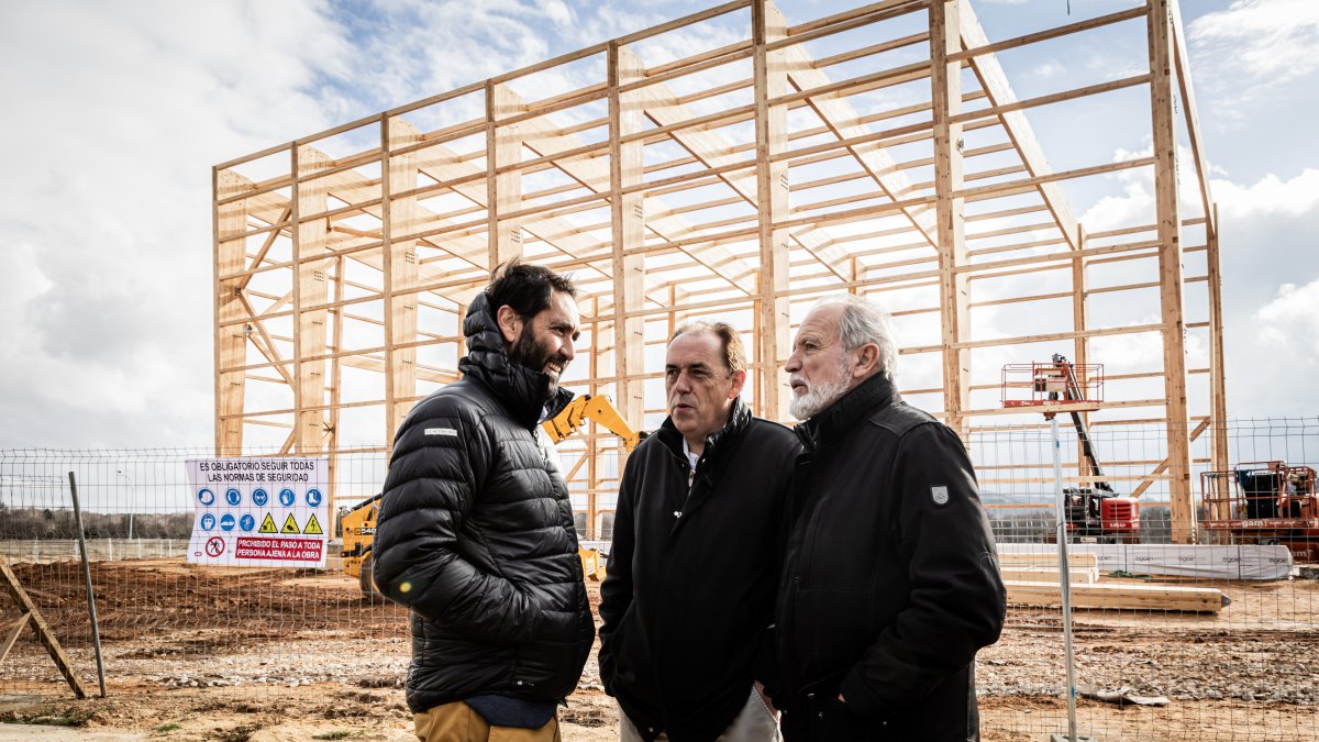 Visita a las obras del edificio Maderaula Lab, dentro del proyecto Construyendo Maderaula, este martes.