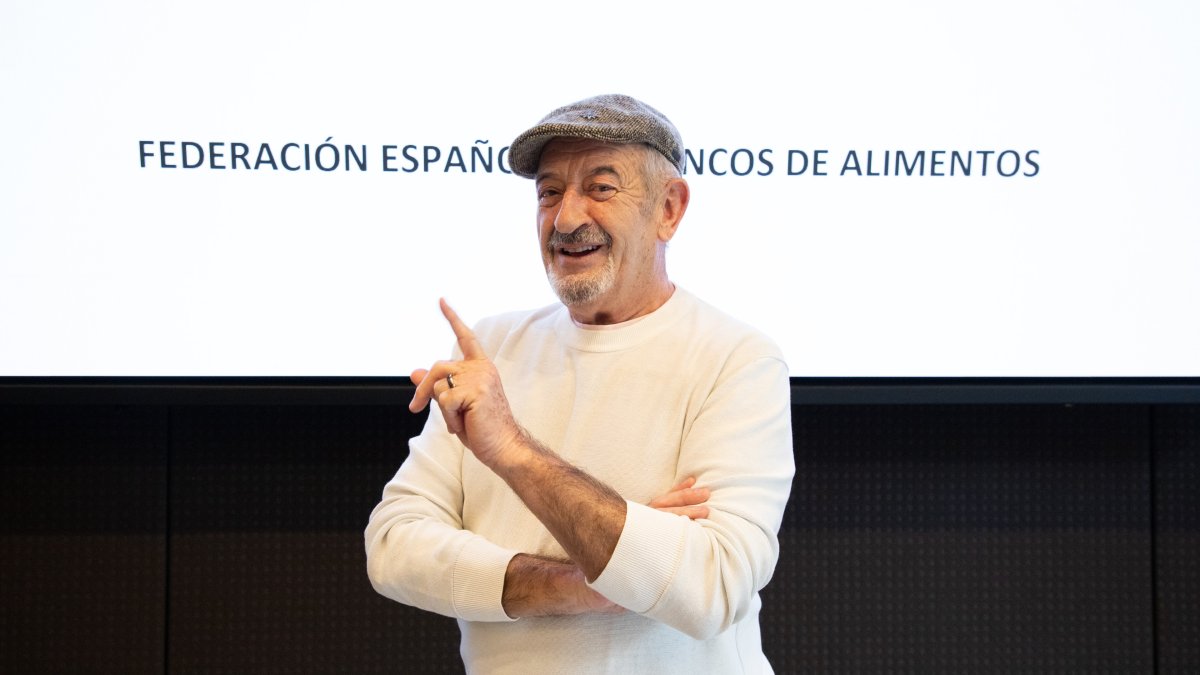 Karlos Arguiñano sonriente durante un acto de la Federación Española de Bancos de Alimentos.