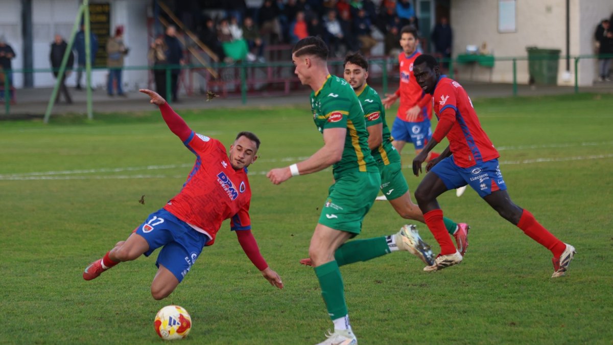 El CD Numancia sumó en Astorga su segunda derrota consecutiva.