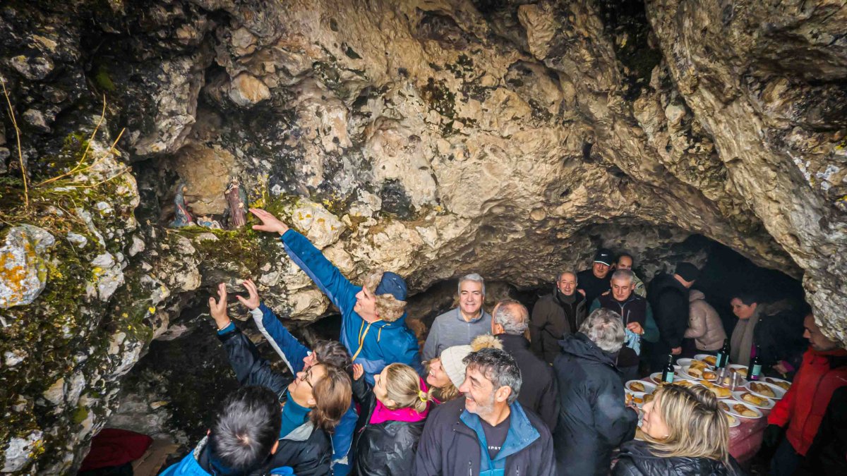Un bonito Nacimiento en la gruta de Golmayo