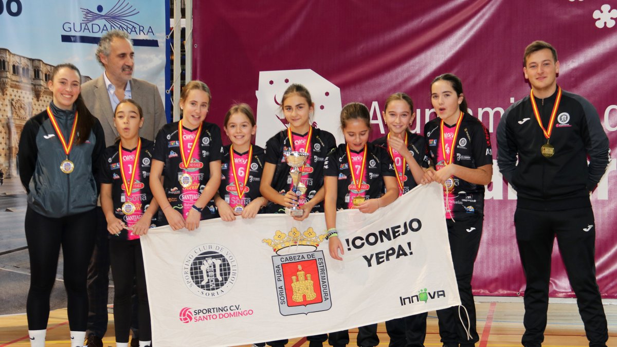 El equipo alevín femenino del Sporting Santo Domingo ganó la última edición de la Copa de España