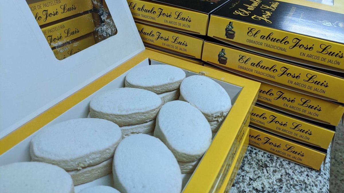 Mantecados de Castilla de El Abuelo José Luis, elaborados artesanalmente y presentados en su icónica caja amarilla