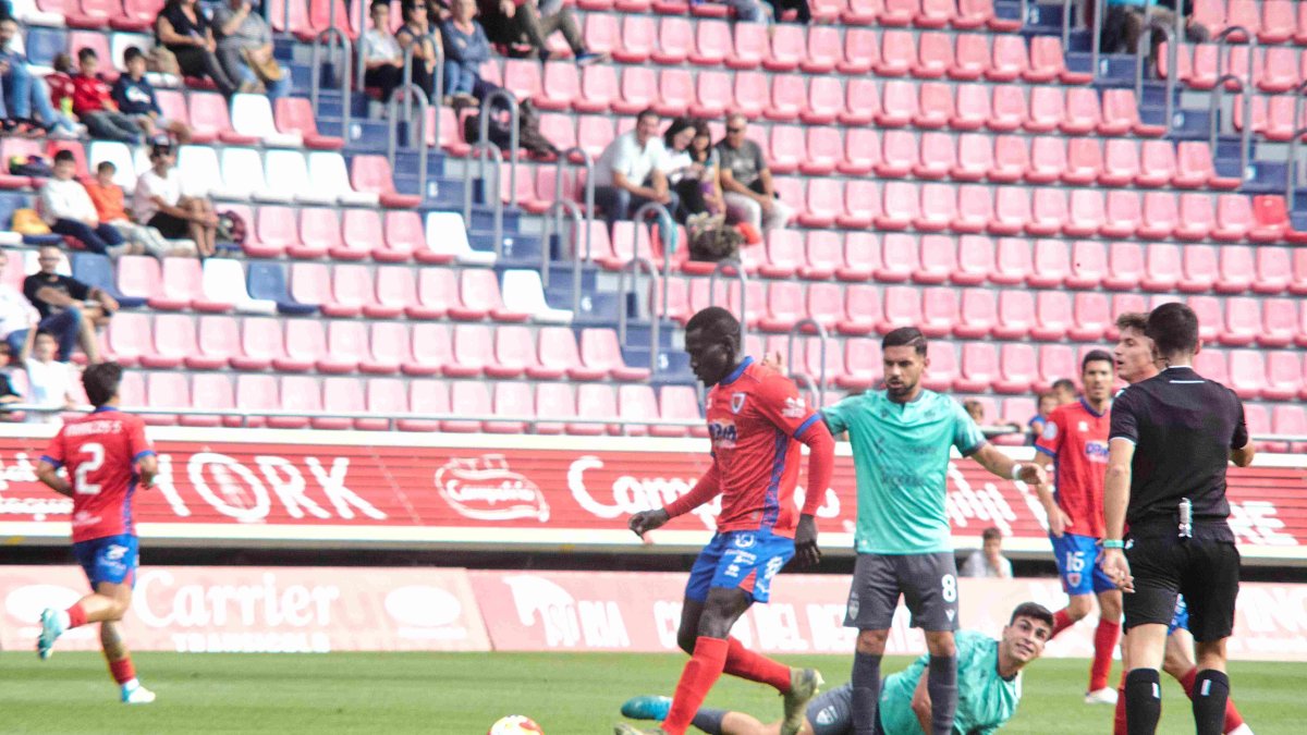 Moustapha en el partido de la primera vuelta en Los Pajaritos ante la Segoviana.
