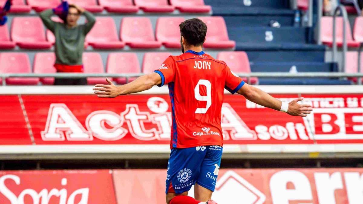 Jony es la clara referencia ofensiva de un Numancia que depende en exceso del riojano.