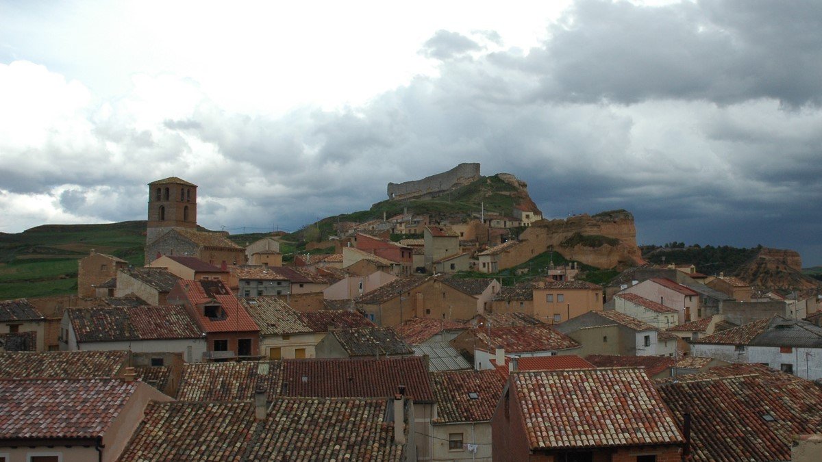 Iglesia del Ribero y castillo de San Esteban de Gormaz.