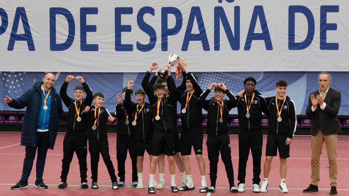 Los infantiles ganaron la primera medalla conjunta del Río Duero y el Sporting Santo Domingo.
